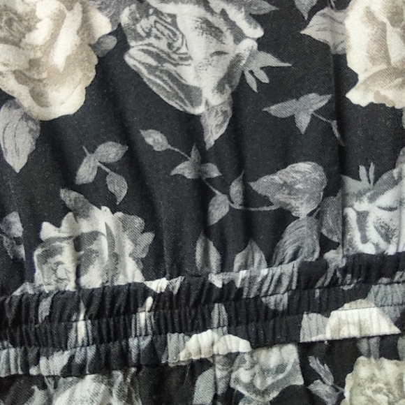 Aritzia Talula Roppongi Dress In Black Rose Pattern Size Small - Picture 4 of 7